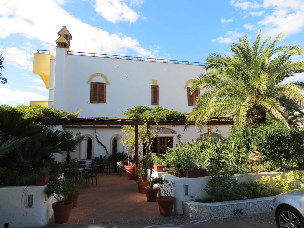 Santa Maria - carbon neutral hotel in Forio