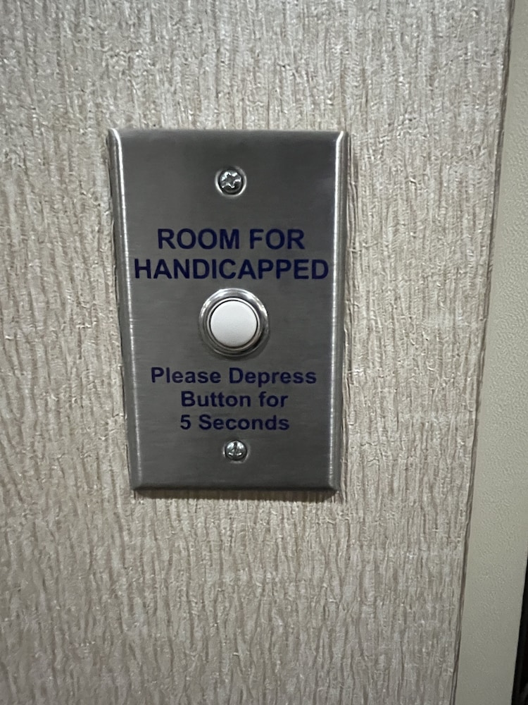 Holiday Inn Express Hotel and Suites Deming Mimbres Valley - photo 34
