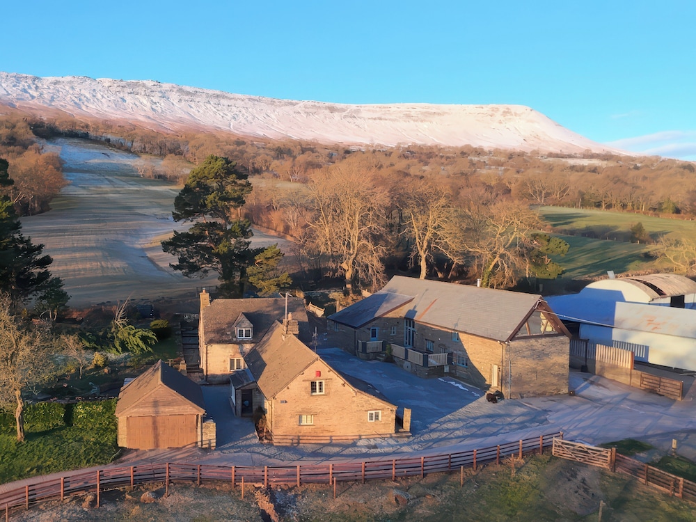 White Haywood Barn in Hereford, United Kingdom