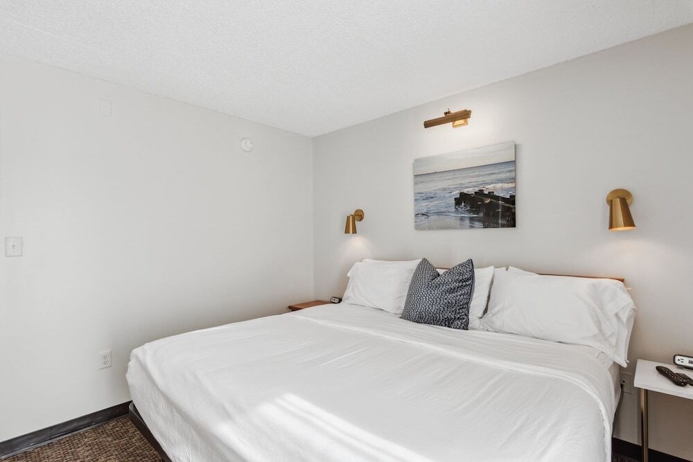 Cape Suites Room 6 Free Parking 2 Bedroom Hotel Room by RedAwning - photo 4