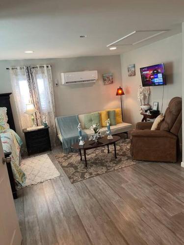 Bright Spacious Studio Near City and Palm Beach — 4-Star Luxury Hotel in West Palm Beach, United States