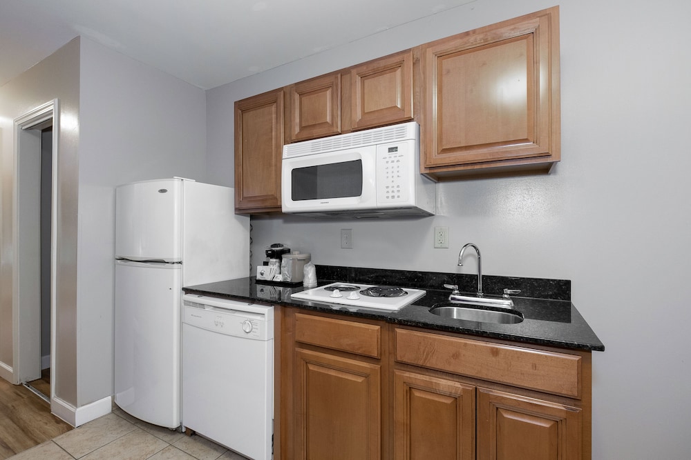 Red Roof Inn & Suites Wilson - photo 28