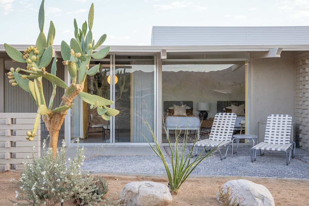 The Bungalows by Homestead Modern at The Joshua Tree Retreat Center - photo 7
