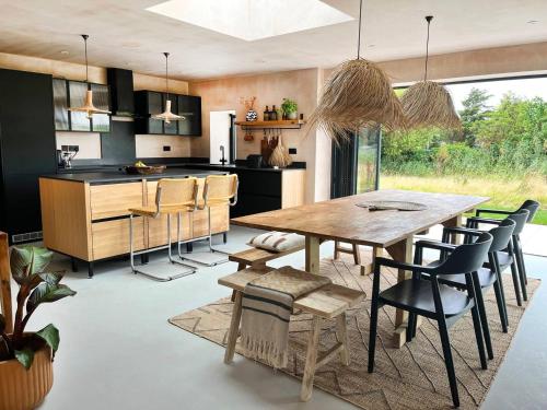 Alynfa Barn House Rhosniegr — 4-Star Luxury Hotel in Rhosneigr, United Kingdom