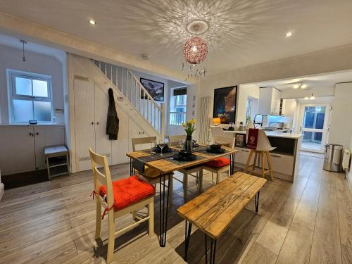Magical Harry Potter Themed Home In Watford Free Off Street Parking — 4-Star Luxury Hotel in Watford, United Kingdom