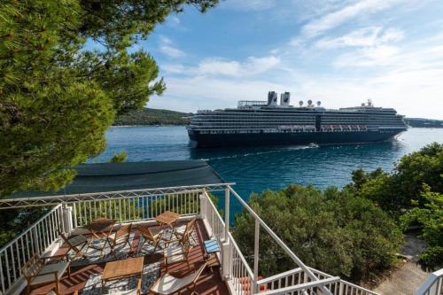Diamond Sea Vacation House with Private Parking and a Big Terrace over the Sea