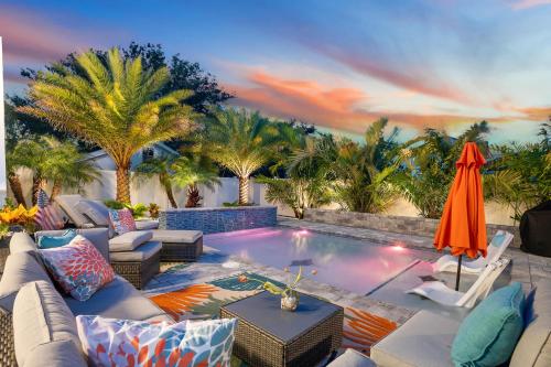 Tipsy Turtle l Heated Pool l Walk to Beach in Saint Augustine, United States