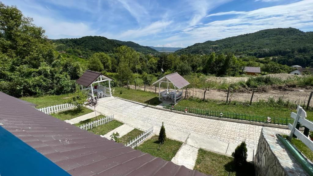 Casutele verzi din Ocnele Mari — hotel in Gura Suhasului