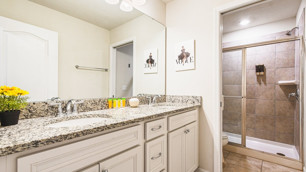 7BR Solterra Resort Newly Renovated Home w Pool - photo 19