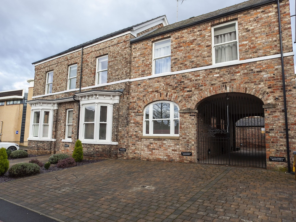 Apartment 5 Blue Bridge Court — 5-Star Luxury Hotel in York, United Kingdom