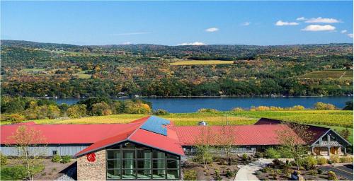 Colonial Inn & Creamery - photo 9