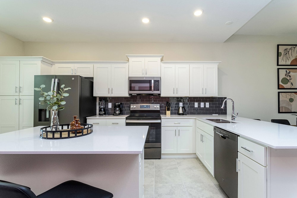 High End Apartment In Storey Lake Resort With Great Amenities 10 Miles To Disney - photo 10