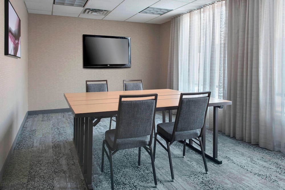 Courtyard by Marriott Lebanon - photo 21