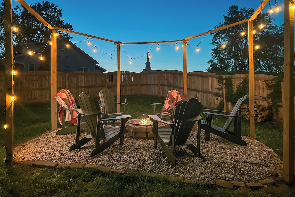 Shelbyville Farmhouse W Hot Tub Fire Pit And Grill 19319616 — Shelbyville