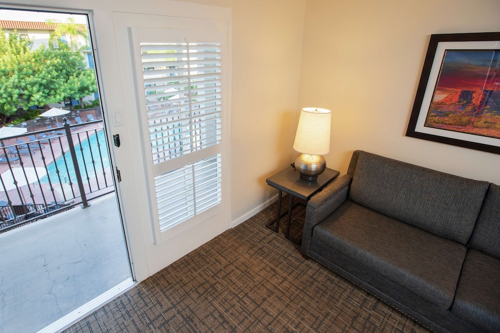 Embassy Suites by Hilton Scottsdale Resort - photo 16