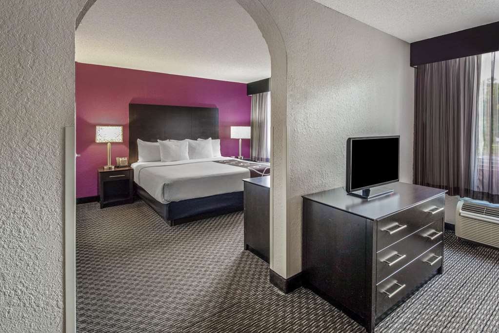La Quinta Inn & Suites by Wyndham Miami Lakes - photo 26