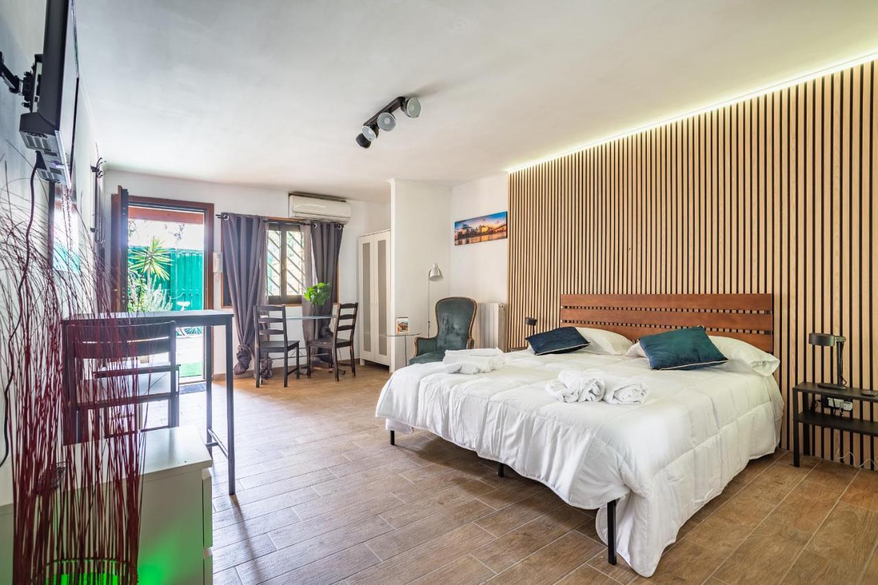 The Rock Garden And Express Train City Center — 4-Star Luxury Hotel in Rome, Italy