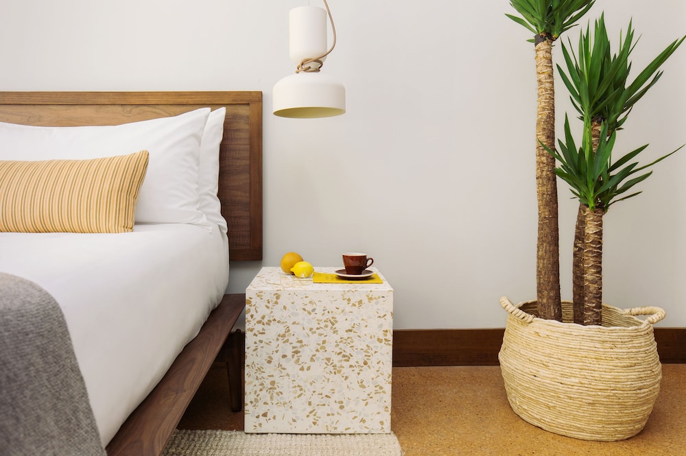 Silver Lake Pool & Inn - photo 4