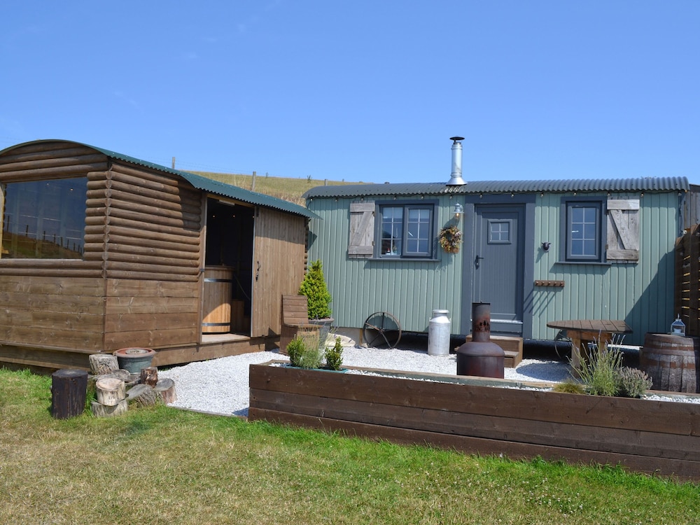 Heather Hut at Copy House Hideaway — 4-Star Luxury Hotel in Barnoldswick, United Kingdom