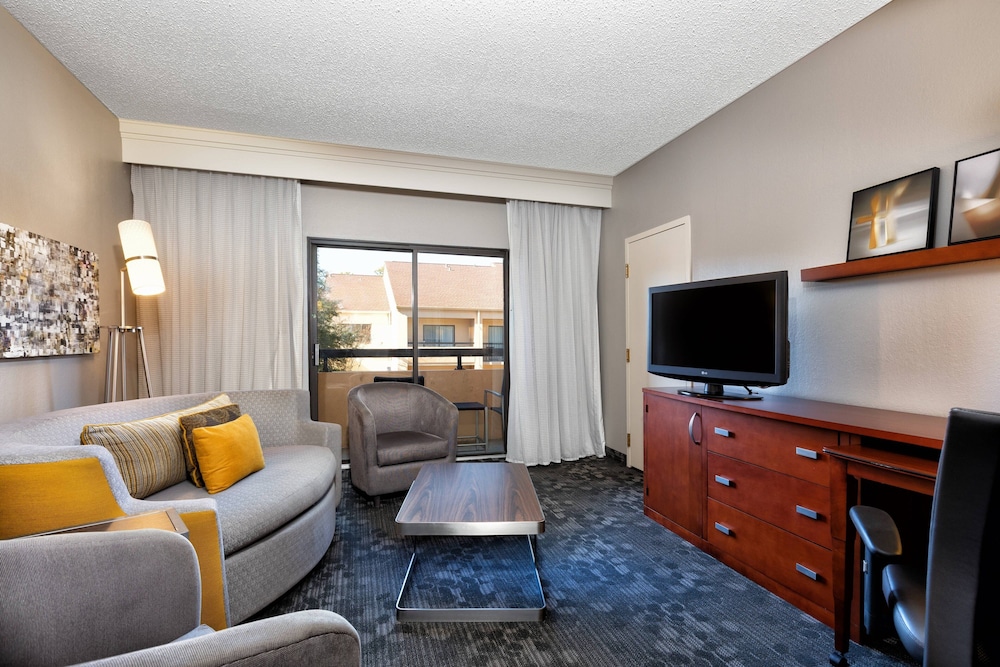 Courtyard by Marriott Dallas Fort Worth Bedford - photo 15