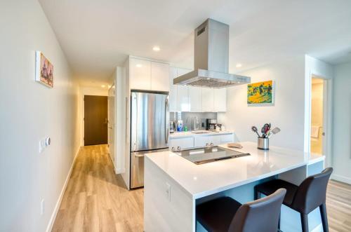 Luxury Apt with City Views — 4-Star Luxury Hotel in Boston, United States
