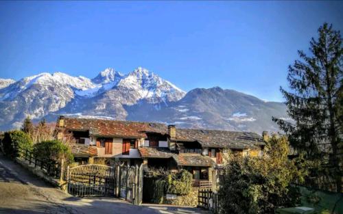 Villa Panoramica 200Mq SPA Giardino Privato 0039 34893 66818 — 4-Star Luxury Hotel in Aosta, Italy