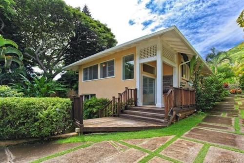 Stylish 1BR Apartment with AC Full Kitchen & WD Just Steps to the Beach — 4-Star Luxury Hotel in Kailua, United States