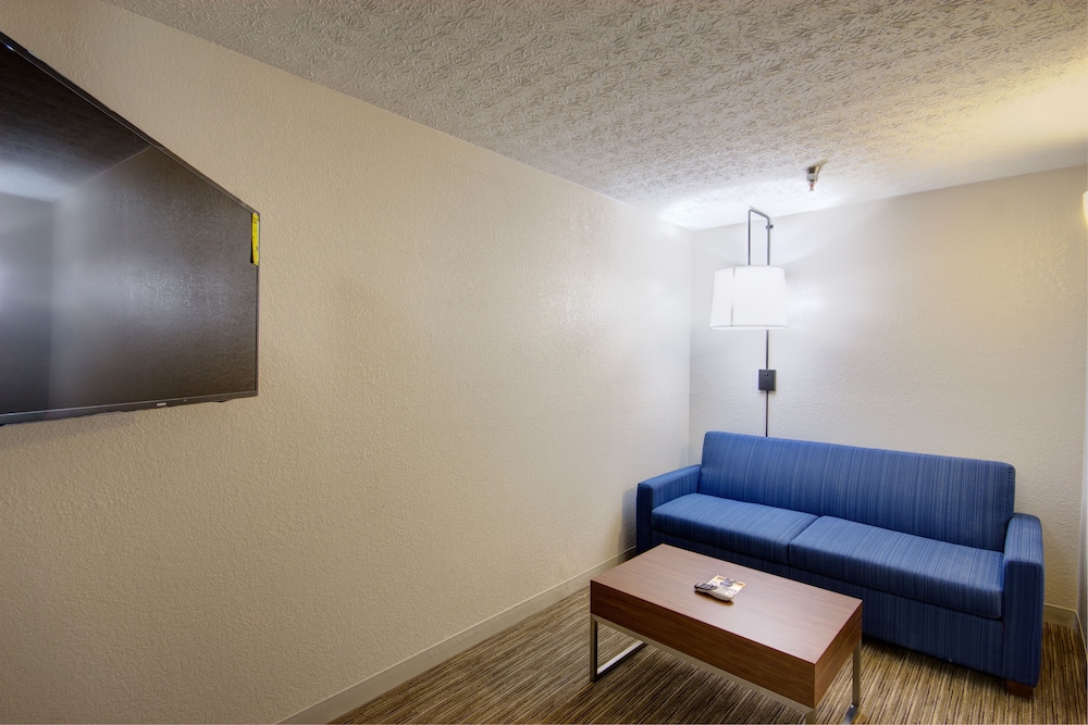 Holiday Inn Express Columbus South Obetz by IHG - photo 11