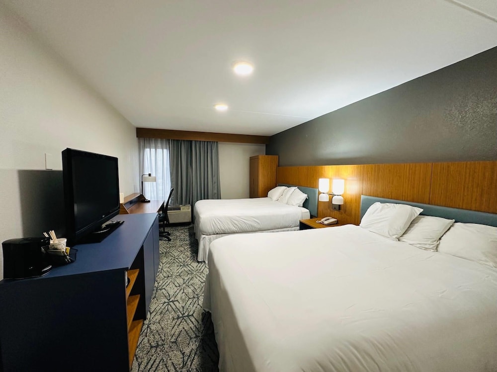 Country Inn & Suites by Radisson Canton near Hall - photo 7