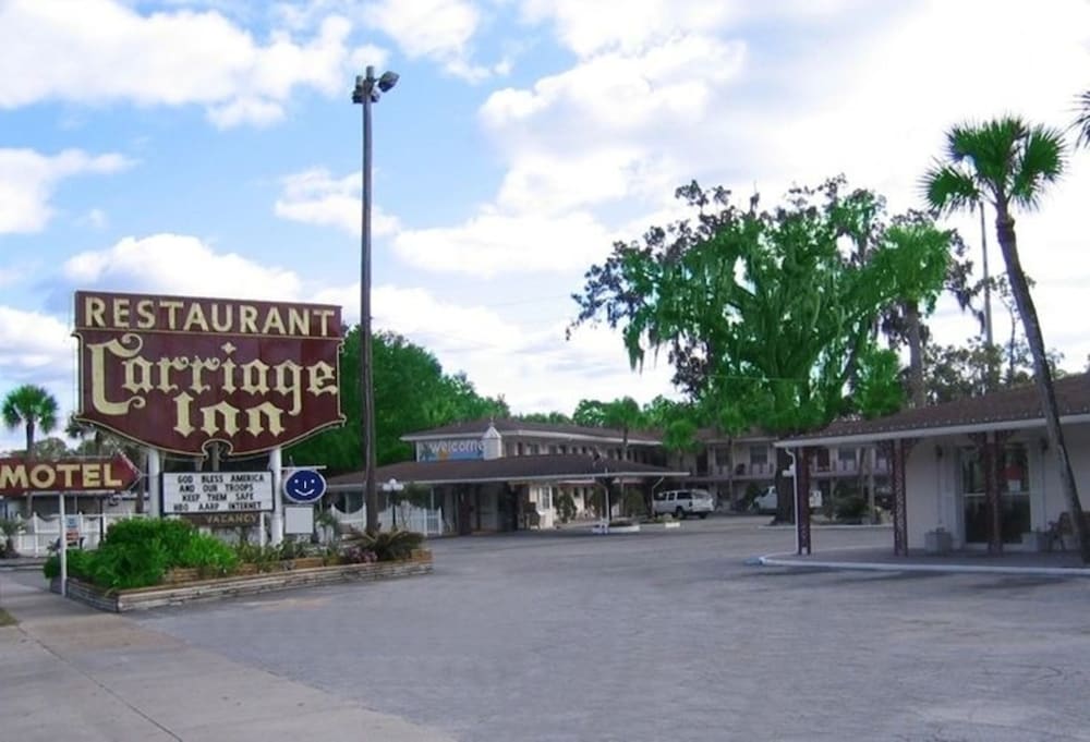 Carriage Inn Motel - photo 10