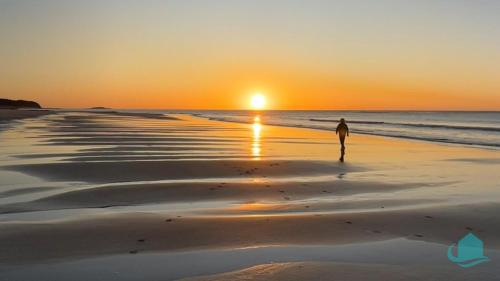 Wave Song minutes to the shore — hotel in Caves Beach