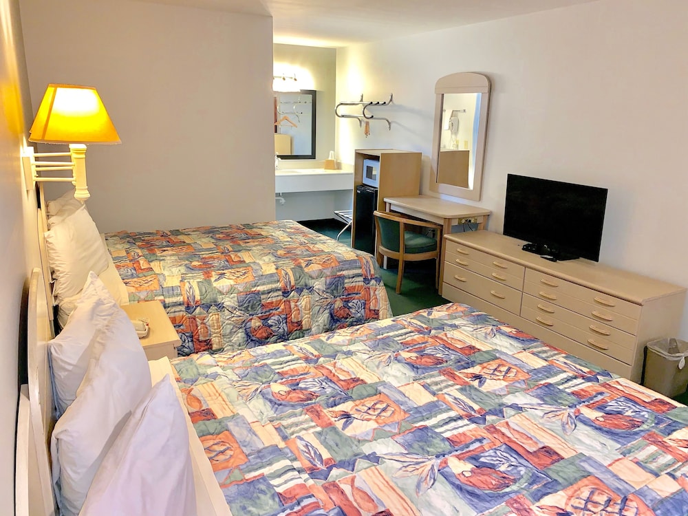 Key West Inn Childersburg - photo 13