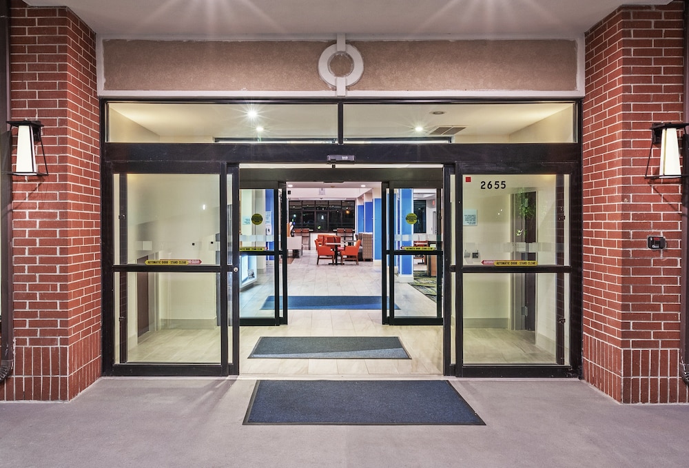 Holiday Inn Express Hotel & Suites Orange by IHG - photo 36