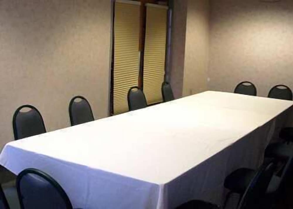 Hampton Inn & Suites Flagstaff - photo 31
