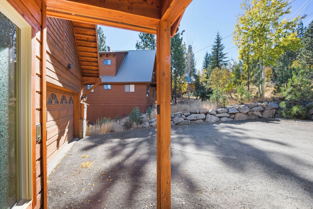 Hilltop Hideaway w Game Room & Forest Views - photo 32