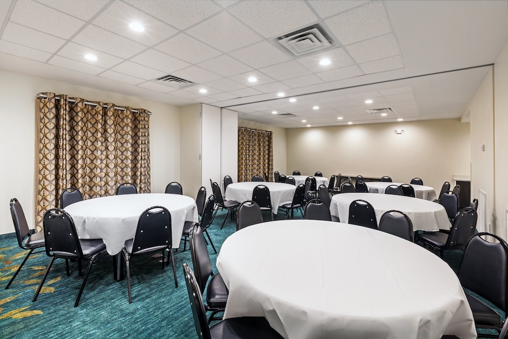 Candlewood Suites Houston North I45 by IHG - photo 28