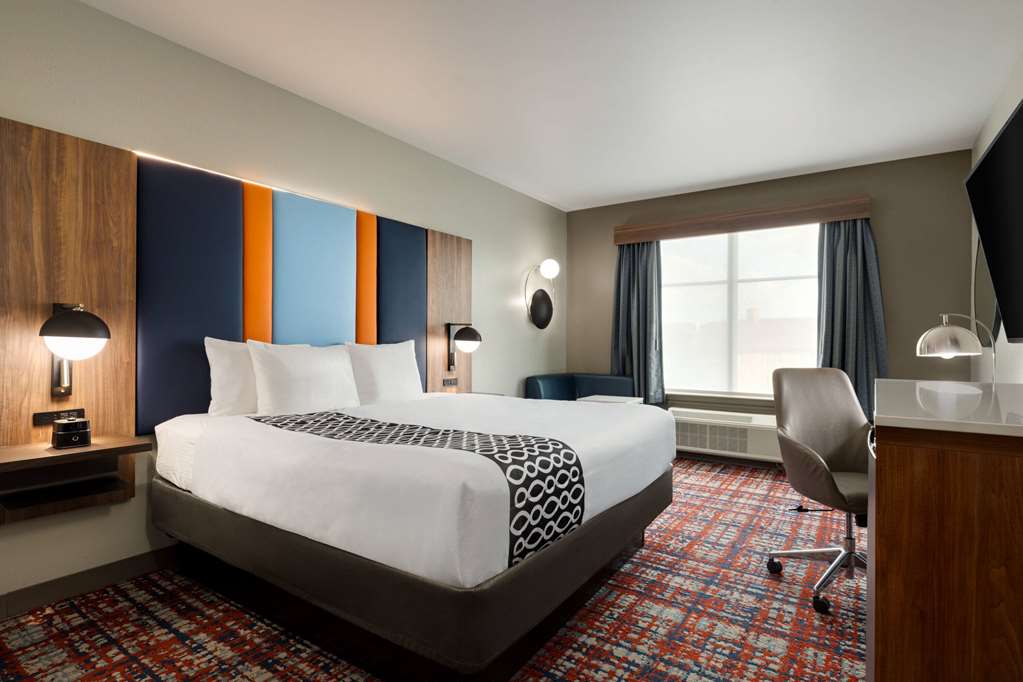 La Quinta Inn & Suites by Wyndham Oxford Anniston - photo 19