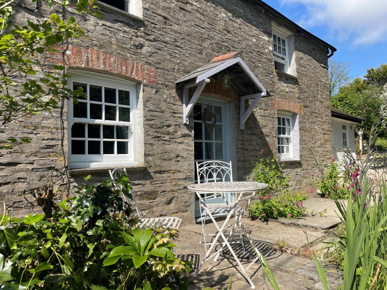2 Penmayne Cottage — 4-Star Luxury Hotel in Wadebridge, United Kingdom