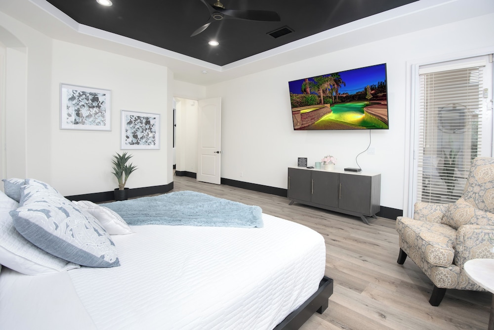 5BR Resort Style Entertainer with Pool Spa BBQ - photo 4