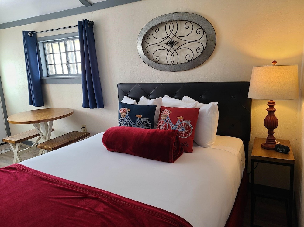 Lamplighter Cabins & Suites - photo 11