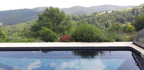 Bâtisse Ardechoise avec piscine — hotel in Saint-Prix