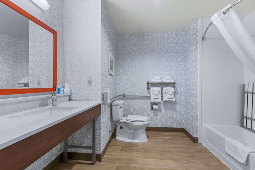 Hampton Inn & Suites Greeley - photo 24