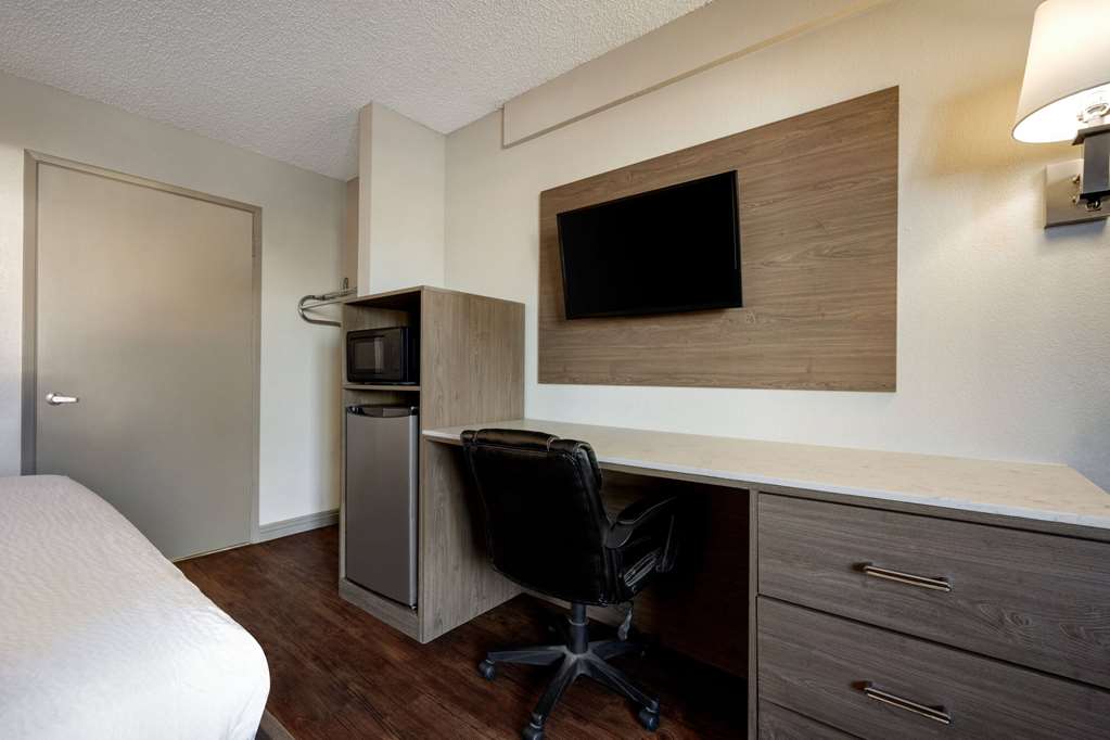 Days Inn by Wyndham Fresno South - photo 17