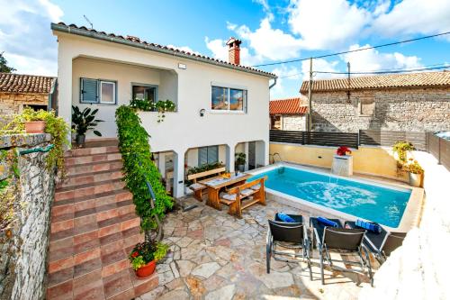Holiday Home Casa di Antonio — 4-Star Luxury Hotel in Kanfanar, Croatia