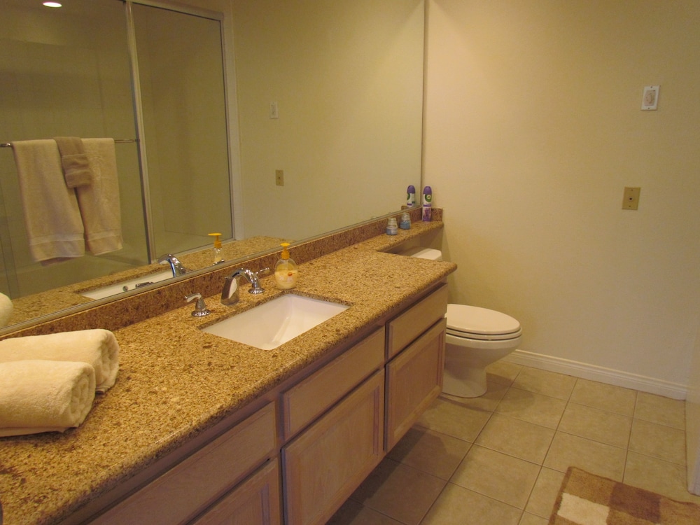 Next to Four Season Hotel Luxury Apartment - photo 8