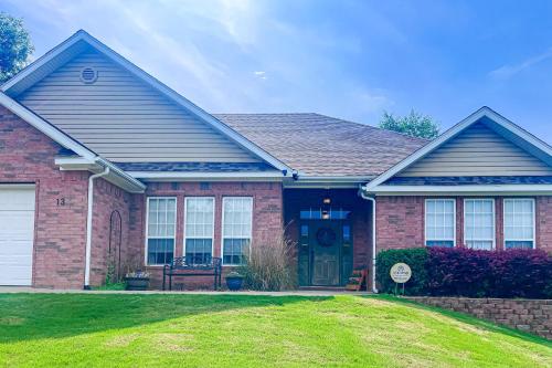 Bella Vista Retreat House — 4-Star Luxury Hotel in Bella Vista, United States
