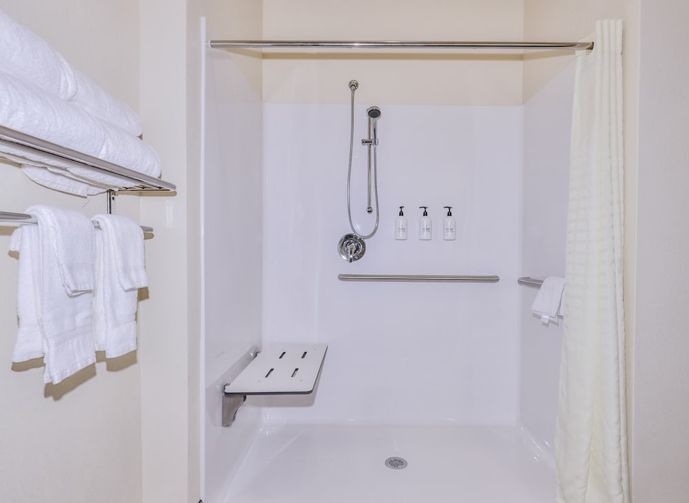 Cobblestone Hotel & Suites Rhinelander - photo 37