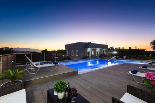 Villa Emily — 4-Star Luxury Hotel in Rethymno, Greece