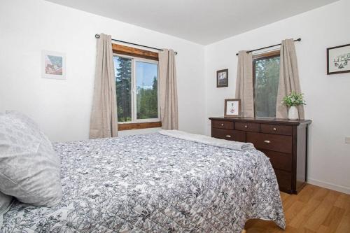 Meadow Rue Hideaway — hotel in North Pole