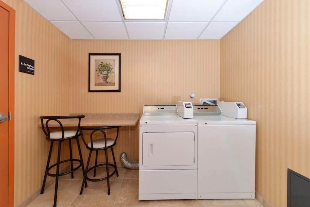 Hampton Inn & Suites Albuquerque Coors Road - photo 31
